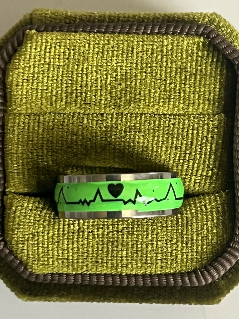 Glow in the Dark Luminous Neon Green Heartbeat Design 6mm Band Size 7